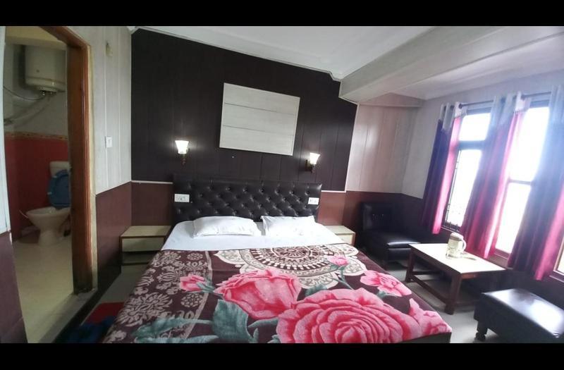 Hotel Harbans Шимла Екстериор снимка